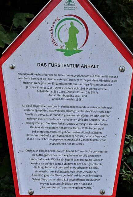 an den 12 geschaffenen Stationen am Albrechtsweg kann man Wissenswertes aus der Zeit der Askanier - Anhaltiner erfahren