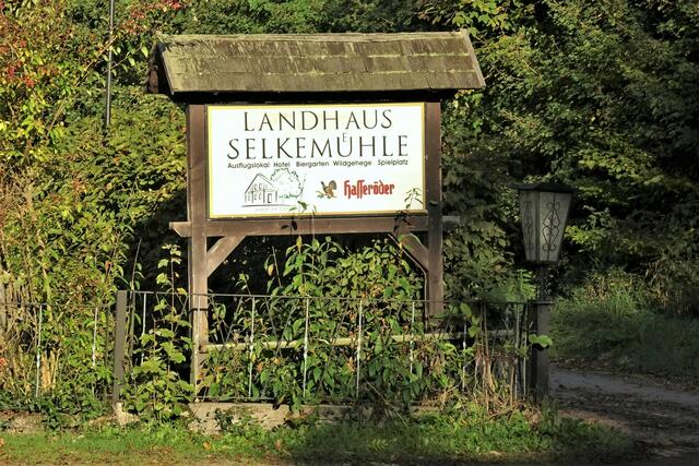 das Werbeschild der ehemalige Gaststätte Selkemühle ist noch vorhanden