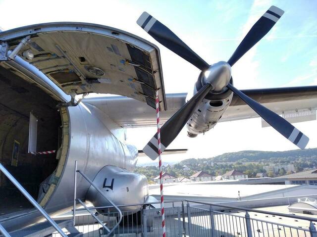 Transall. Originale Transportmaschine der Bundeswehr. Transall C-160: Länge = 32 m, Spannweite =: 40 m, Gewicht = 29.000 kg