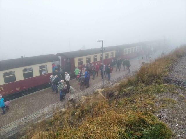 Der Zug ist auf dem Brocken angekommen.