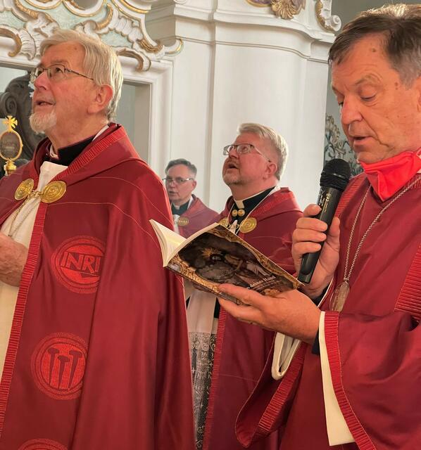 (v. l. n. r.) Msgr. Gottfried Fellner, Pastor Thorsten Weber, Wieskurat Florian Geis und Diakon Armin Eder beim Gebet | Foto: © Bild: Stefan Brunner CC