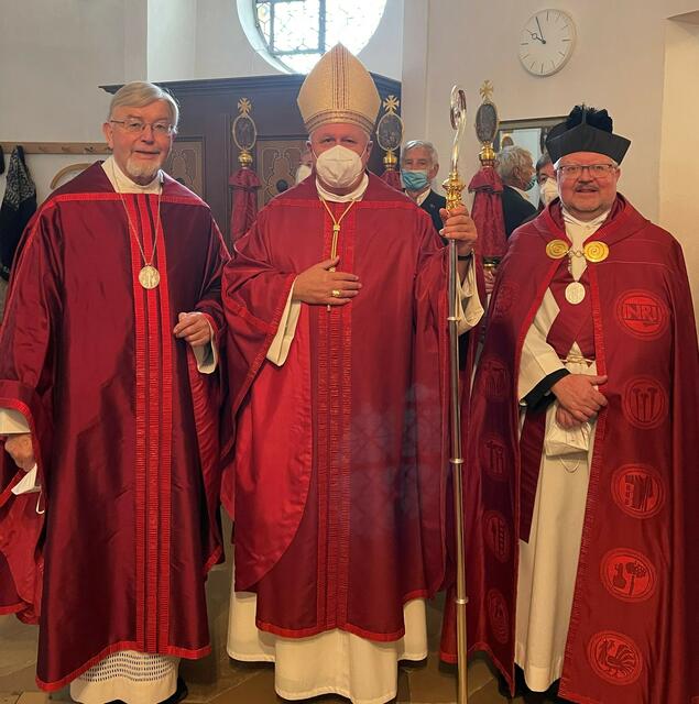 (v. l. n. r.) Msgr. Gottfried Fellner, Festzelebrant S. G. Abt Mag. Raimund Schreier O.Praem, vom Kloster Wilten-Innsbruck, Wieskurat Florian Geis | Foto: © Bild: Stefan Brunner CC
