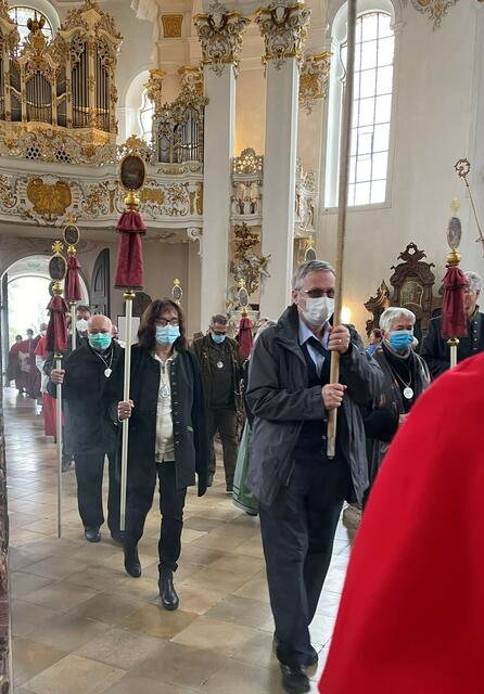 Einzug zum Pontifikalamt der Stabträger … | Foto: © Bild: Stefan Brunner CC