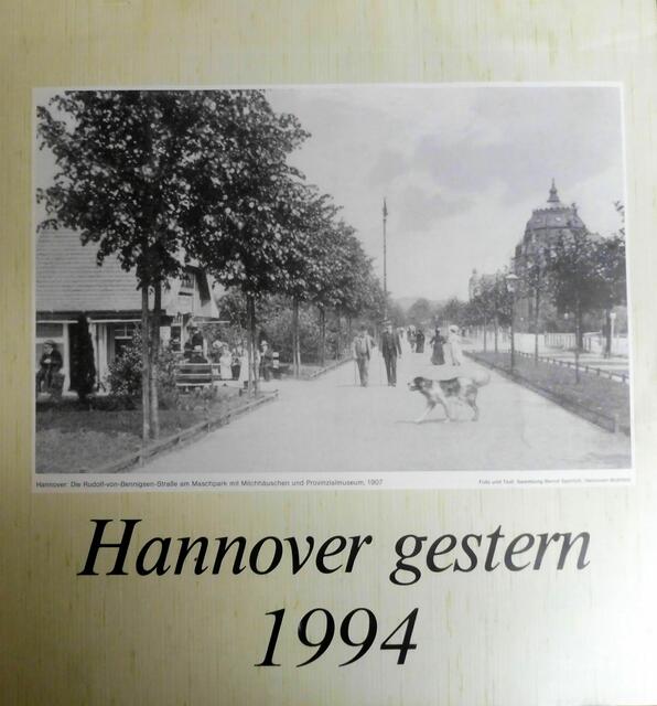 Rudolf-von- Bennigsenstraße am Maschpark mit dem Milchhäuschen, um 1907.  Umrandung jetzt lindgrün.