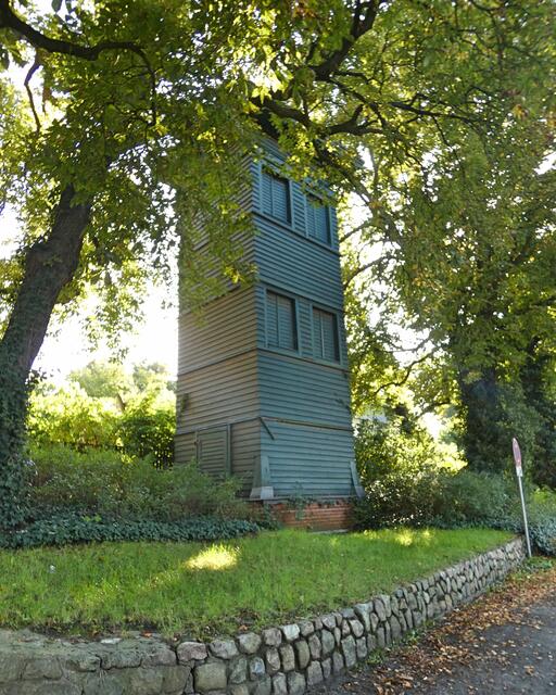 Der Übungsturm der Freiwilligen Feuerwehr Lübars auf dem Dorfanger.