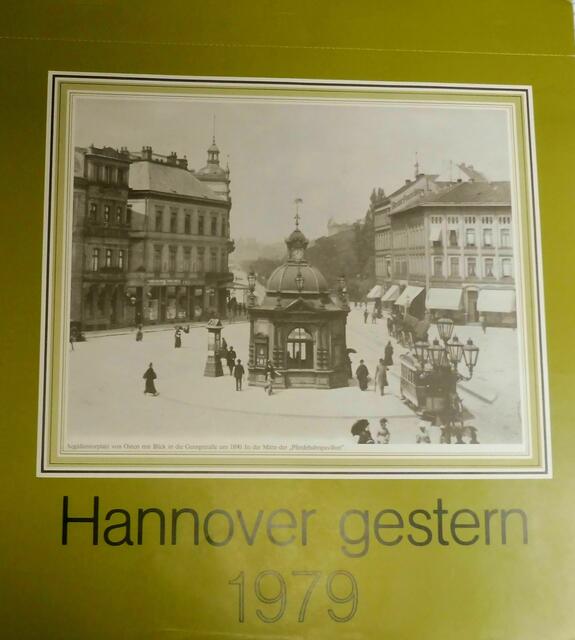 Aegidientorplatz mit Pferde-Straßenbahn, um 1890.Umrandung jetzt hellgrün.