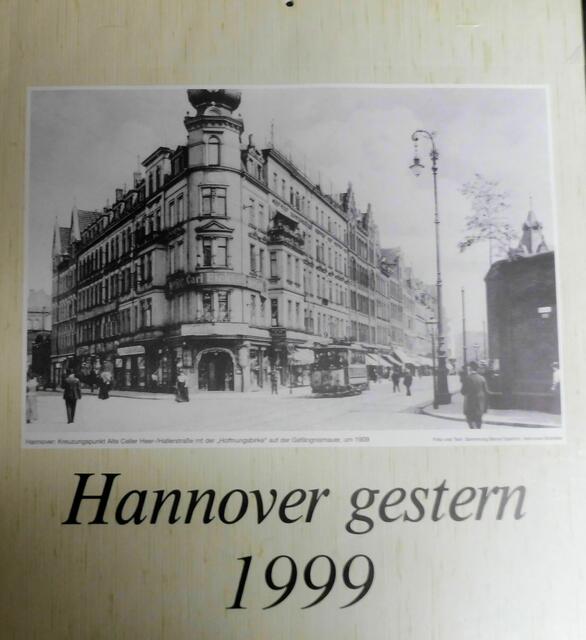 Alte Celler Heerstraße/Ecke Hallerstraße, um 1909. Rechts Gefängnismauer mit der "Hoffnungsbirke"