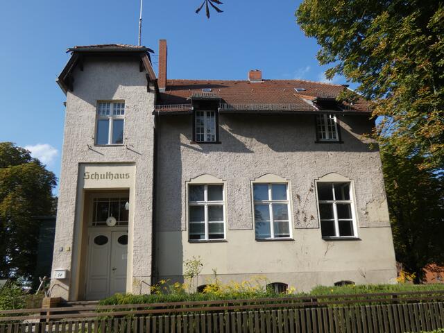 Alte Dorfschule Lübars. Seit Sommer 2016 ist die Kids Company VII Kooperationspartner der Dorfschule Lübars. In der Dorfschule werden in vier Kleinklassen Grundschulkinder mit Autismus unterrichtet und betreut.