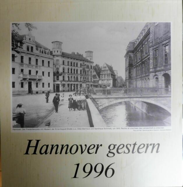Friederikenplatz mit Leineschloss (rechts), um 1910.