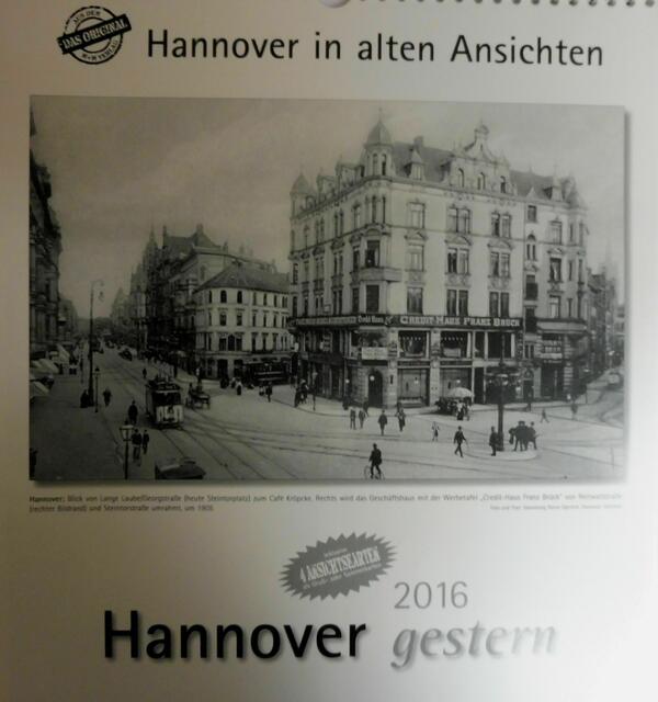 Blick von Lange Laube/Georgstraße (heute Steintorplatz) zum Cafe Kröpcke, um 1905.   Jetzt in schwarzer Schrift gehalten.