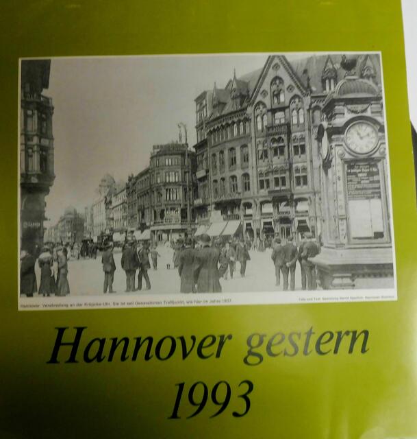 Am Kröpcke mit der Kröpckeuhr in Blickrichtung Georgstraße mit Kaufhaus Karstadt im Hintergrund, um 1907.