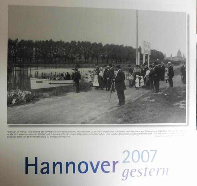 Haltestelle der Motorschiffe "Blücher" und "Scharnhorst" an der Leine zwischen Bismarcksäule und Döhrener Maschpark, um 1913.