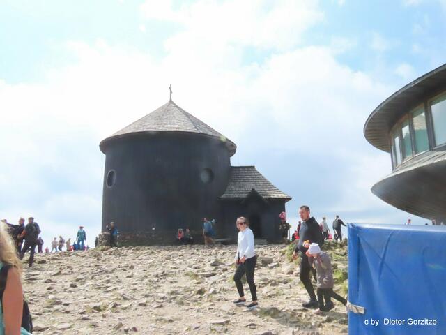 Kapelle des Hl. Laurentius auf dem Gipfel !