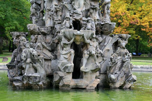 Hugenottenbrunnen mit Wasserspiel