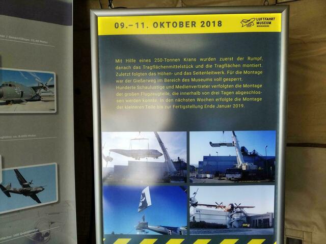 Montage des Fliegers auf dem Museums-Dach.