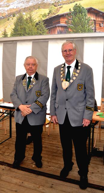 Präsident KSV Burgdorf Werner Bösche, rechts, und 1. Vizepräsident Herbert Eggert, links