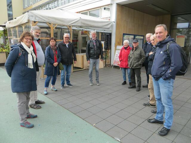 Die Gruppe zwischendurch im Fachgespräch zur Entstehung des Projekts