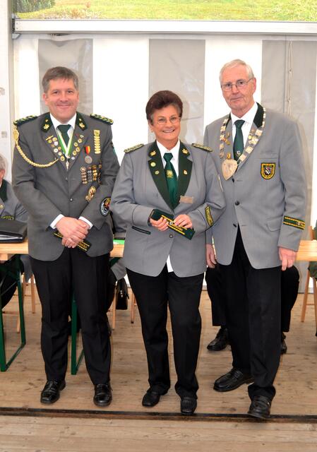 Jörn Kindel (Kreisjugendleiter), Diana Heuer (Kreismusikleiterin) und Präsident Werner Bösche