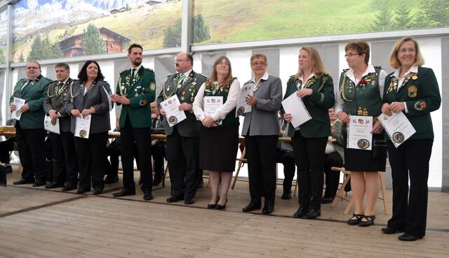 geehrte Schießsportleiter/-Innen