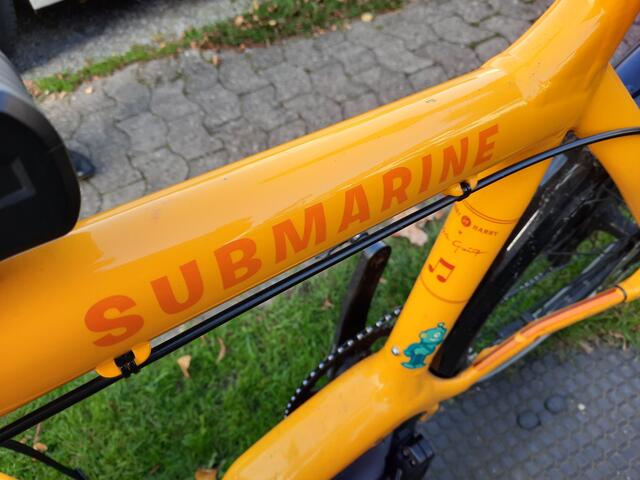 Yellow Submarine! Diese gelbe Farbe heißt "SUBMARINE".