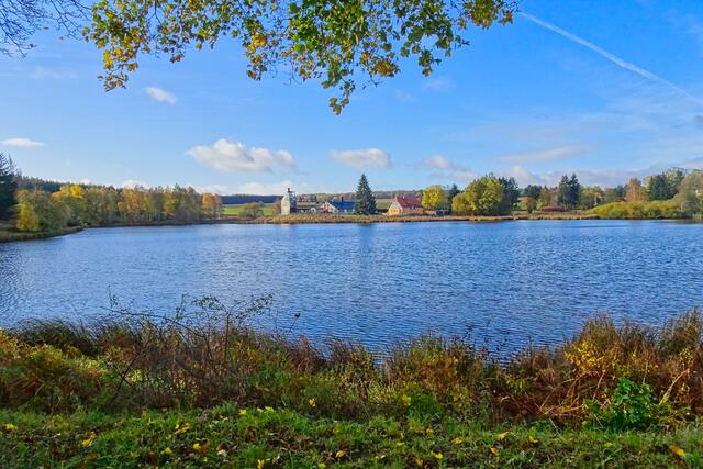 Stieger Oberteich, das Wasser der Hassel durchfließt den Ober- und den Unterteich um über die Hasselvorsperre in die Rappbodetalsperre zu gelangen