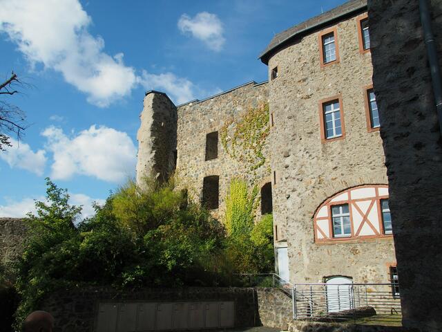 Im inneren Hof der Burg Hohensolms. Foto: Wolfgang Döhler