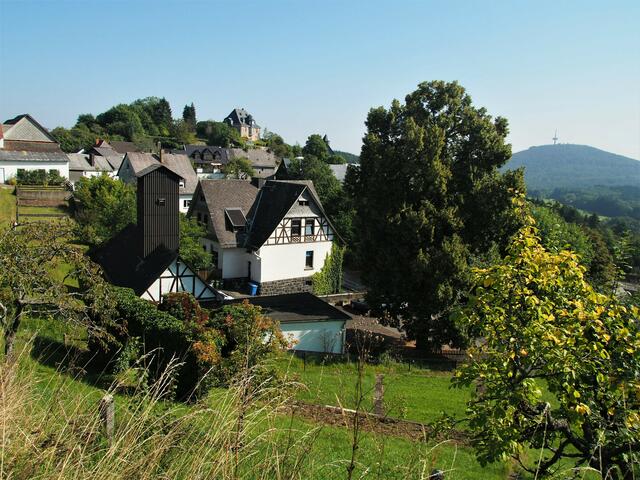 Königsberg mit Schloss, Kirche und Dünsberg. Foto: Wolfgang Döhler