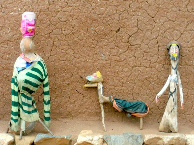 Bunte Phantasieszene in Nordkamerun