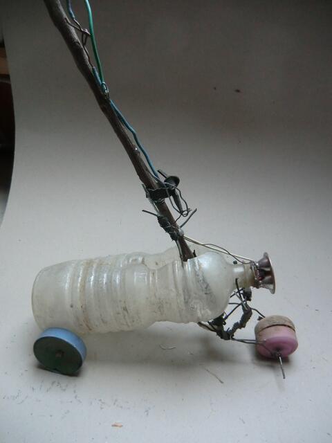 Ein Spielzeug mit Servolenkung und Beleuchtung war großer Stolz der Kinder , bei denen wir sie gegen eine doofe "Barbie" und ein wenig Geld für die Eltern eingetauscht haben.