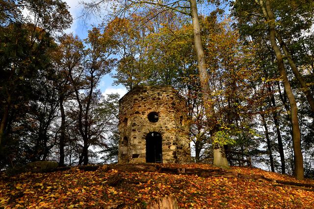 Der Hexenturm, eine künstliche Ruine.