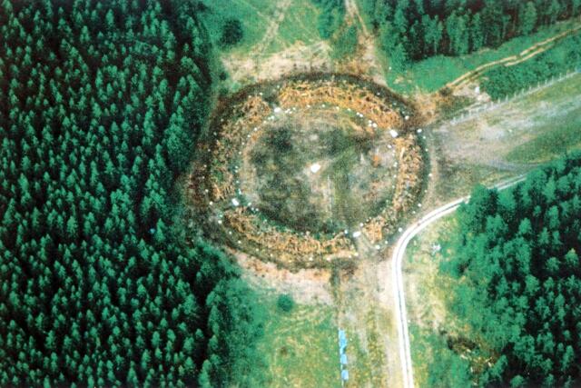 so sah 1992 das Kunstwerk Ring der Erinnerung aus (Ausschnitt von der Informationstafel)