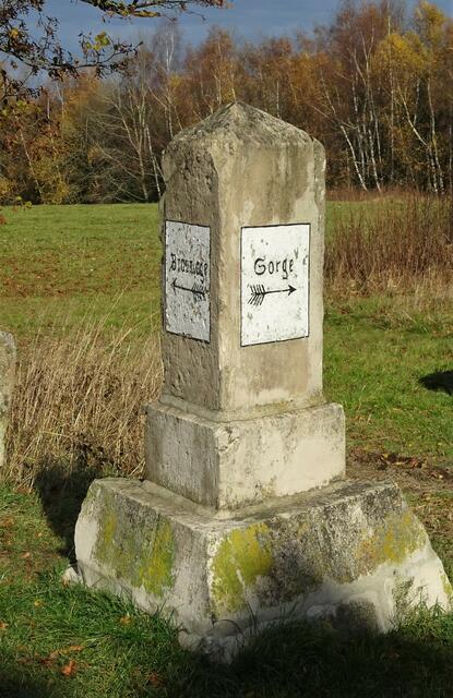 Alte Wegesäule in Hohegeiß. Sie steht im unmittelbaren Grenzbereich. An dieser Stelle betrat ich am 13.11.1989 erstmals in meinem Leben den Boden der Bundesrepublik