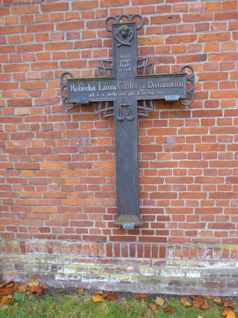 Cordts: Hier / ruhet / sanft / in Gott / Rebecka Lucia Cordts geb. Dammann / geb. d. 16 Novbr. 1815 gest. d 22. May 1864.