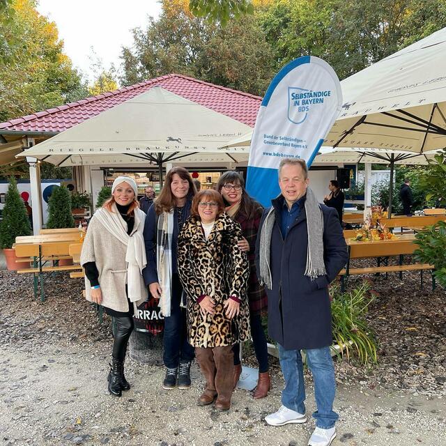 Rund 50 Mitglieder und Gäste aus Politik und Wirtschaft kamen zum Herbstfeuer