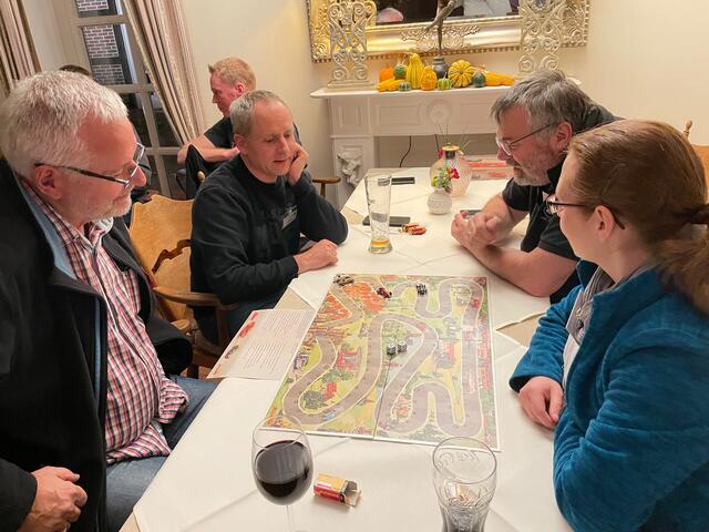 Erich hat auch ein Spiel mitgebracht - das Picollo Autorennen!