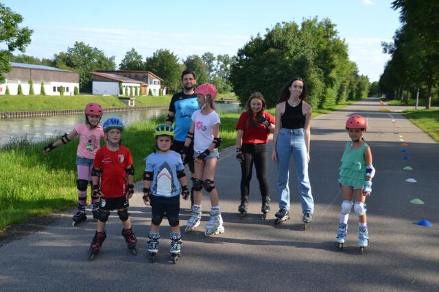 Die kleinen Sportler wurden von Inline-Trainer Johannes Metzger und seinen Mit-Trainern und -Trainerinnen bestens betreut.