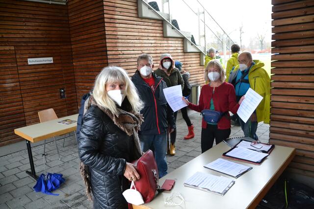 Parallel zur Skibörse konnte man sich auch für die Skikurse und Schneeschuhwanderungen der Abteilung Alpin des TSV Gersthofen anmelden. Ein Angebot, das überraschend gut genutzt wurde.