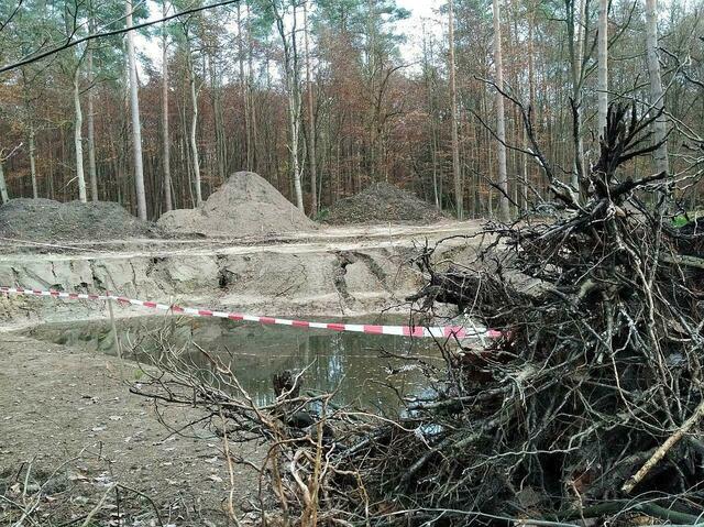 Das Naturschutzgebiet Nienhagen/Celle. Die „Baustelle“ Munitionsreste-Beseitigung wurde wohl fluchtartig verlassen.