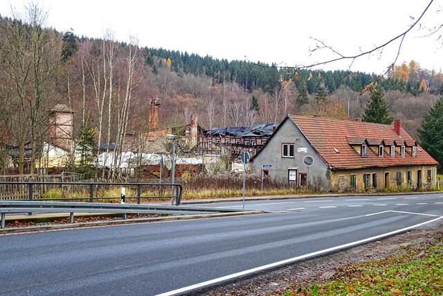 Mägdesprung mit den Industrieruinen