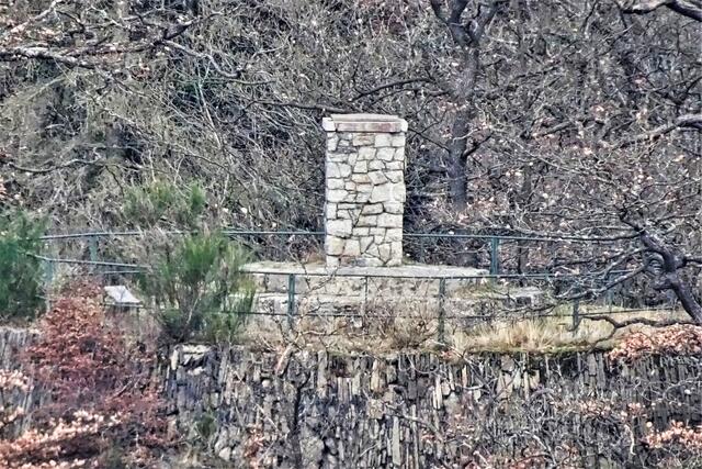 Friedensdenkmal , an dieser Stelle stand bis zum 2. Weltkrieg das "Eiserne Kreuz"