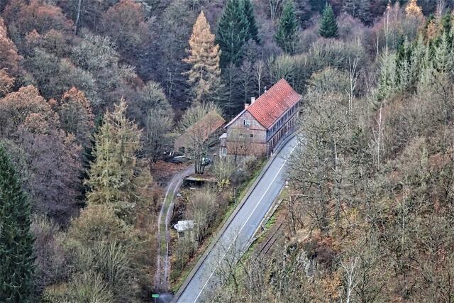 Blick von der Mägdetrappe ins Selketal mit der B185 und dem Stahlhammer