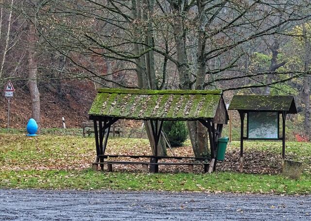 Rastplatz am Parkplatz Waldbad in Grillenberg