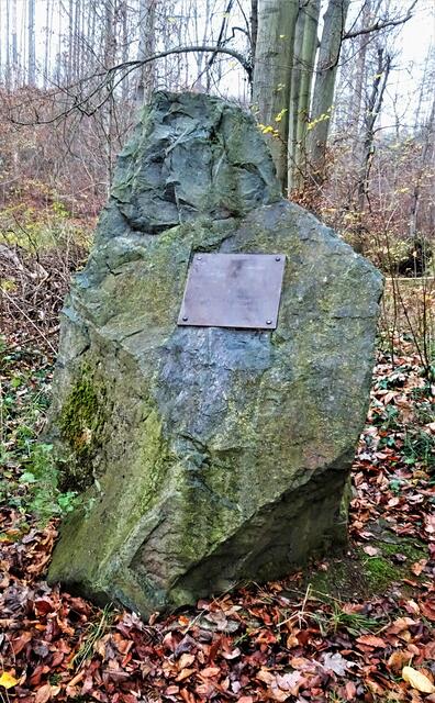 Gedenkstein für den Erhalt des Waldes