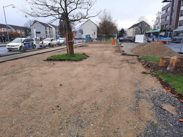 Bild 2/7: Baustelle (2) am Bahnhof "Langenhagen Mitte" für die neue 🚲-Abstellanlage.