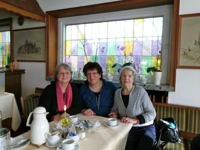 25.02.2016 - Abschiedsfeier für Ulla im Hotel Anna - von re. Mutter Jutta, Roswitha, Kirsten