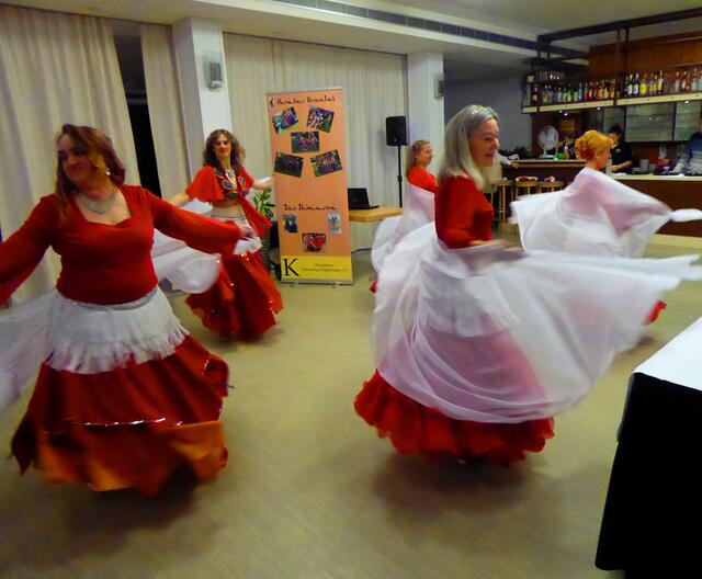 Der Tanz mit dem weißen Schleier