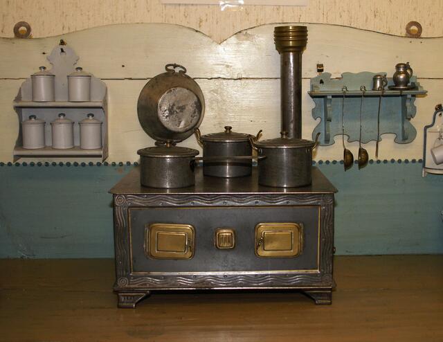 2006 lockte der Basar von St. Bernward auch mit einer Spielzeugausstellung.