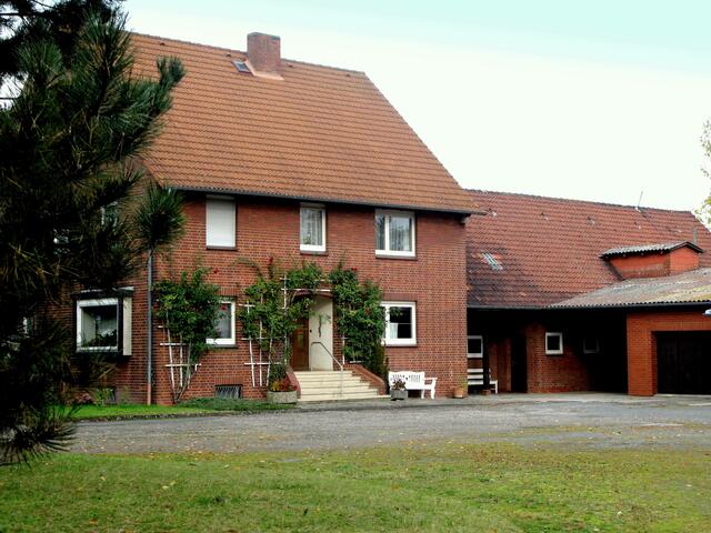 Bild 12 - Der Landwirtschaftliche Betrieb Reiche in der Lehrter Straße wurde 2020 abgerissen und anschließend bebaut (Hofquartier Billerbach).