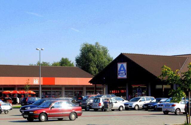 Bild 9h -  Alter Aldi Markt an der Bachstraße im Jahr 2020.