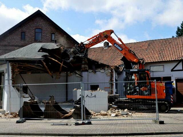 Bild 5 -  Abriß ehemaliges Geschäftshaus Volker in der Str. des Großen Freien im Jahr 2017 für anschließende Bebauung (Wohnhaus).